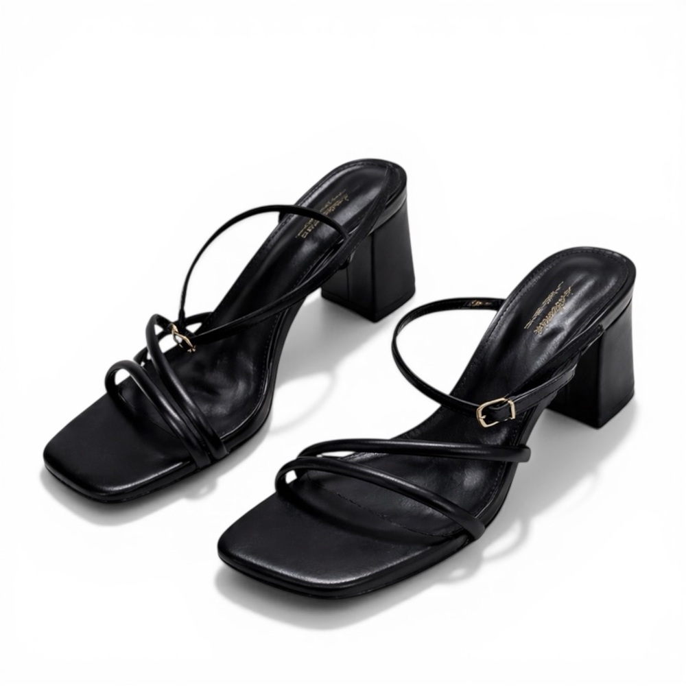 Lucibenita Black Strappy Block Heel Sandals Size 9 / 39.5